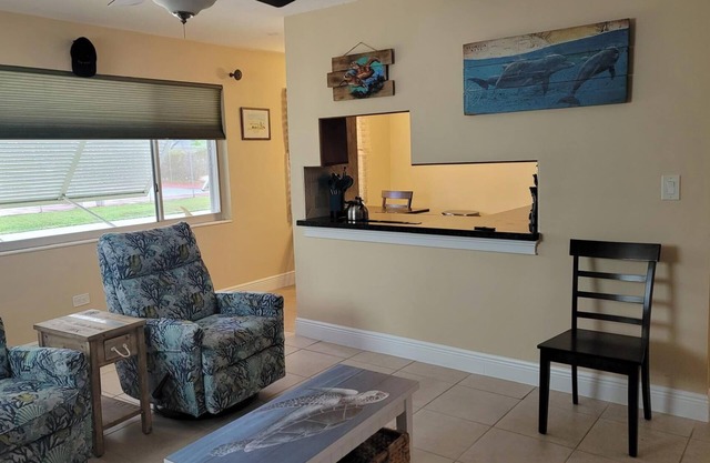 Charming Key Colony Beach 2-bedroom home near Marathon and Seven Mile Bridge