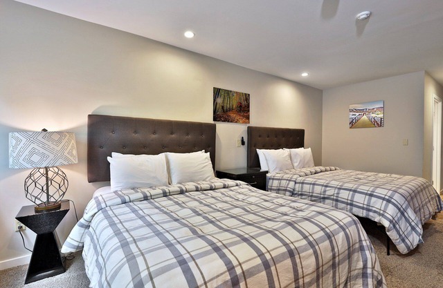 Charming Killington Studio w/ Pool. Bus Route. Ski Rental Deals! - Killington Center Suites 131
