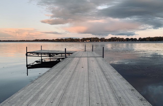 Charming Lake House⭐️Swim - Fish - Boat⭐️