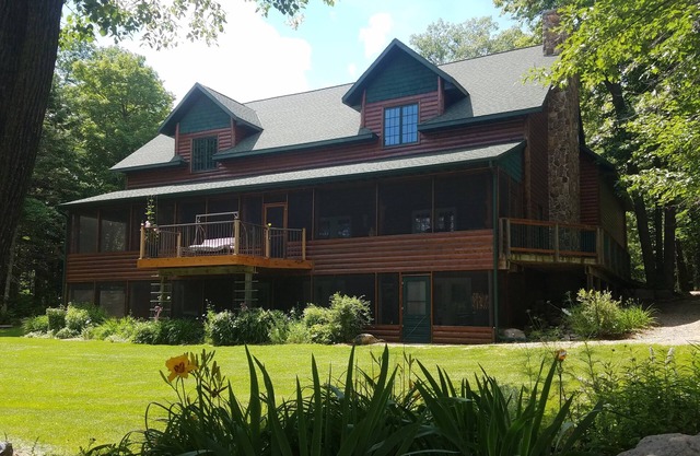 Charmant Lake Lodge / Bar privé sur une chaîne de lac de 5500 acres, avec ponton