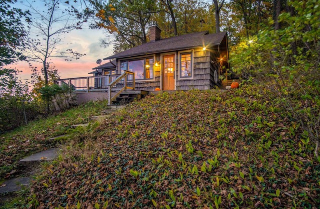 Charmante cabine du lac Michigan, superbes vues sur le pont et accès à la plage privée