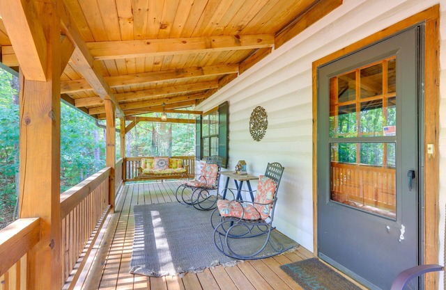 Charming Lake Sinclair Cabin: Fire Pit, Dock