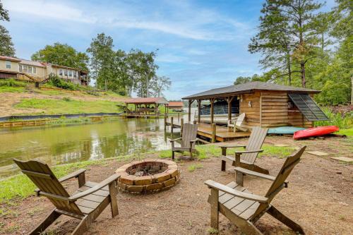 Charming Lake Sinclair Cabin Fire Pit, Dock