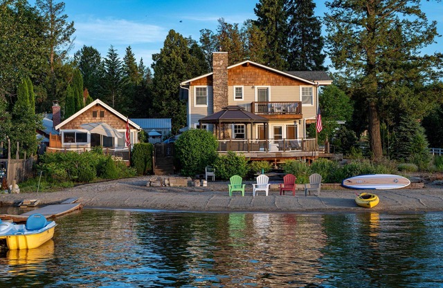 Charming Lakefront Cabin w/ Deck & Fire Pit!