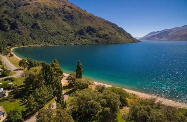 Charme Lakefront Cottage Retreat avec grand jardin couvert et vue imprenable
