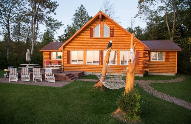 Charme Lakefront Log Cottage, Avec 4 Mobilier étoiles, 15 min. N de Mighty Mac