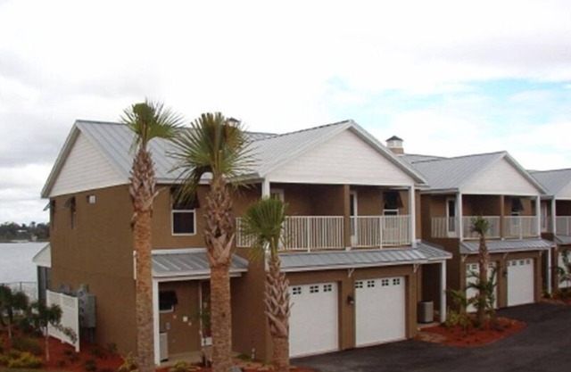 A Brand New Luxurious Lakefront Townhouse à Lake Placid