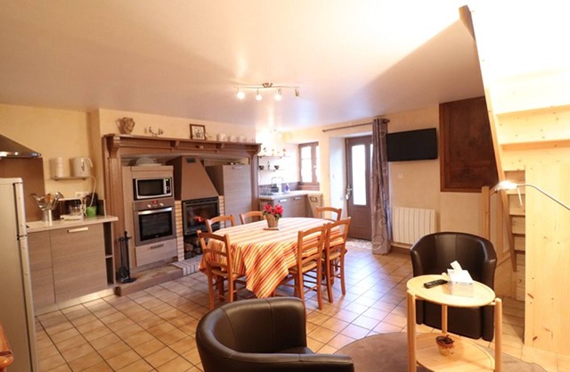 Gîte de pêche rénové avec jardin près du lac d'Enchanet – 6 pers, 3 chambres