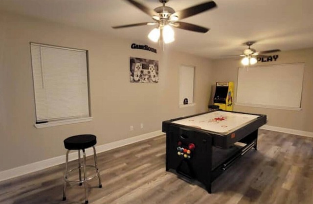 6 min to Jazz Fest 3-bedroom townhome in New Orleans with gameroom, WiFi, AC