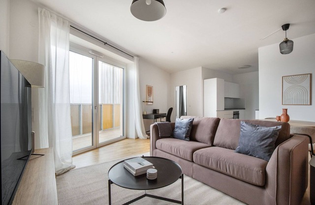 Charming Landstraße 2BR w/ Gym, nr Erdberg, by Blueground