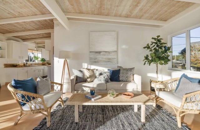 Charming, light-filled home - walk to the beach!