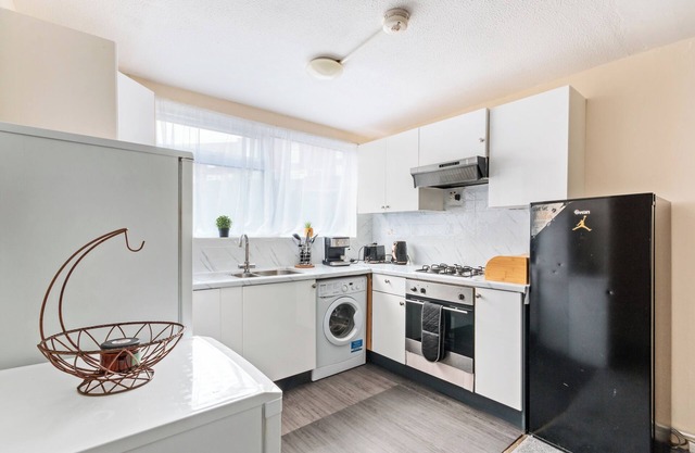 Charming London House With 3 Bedrooms Near O2arena