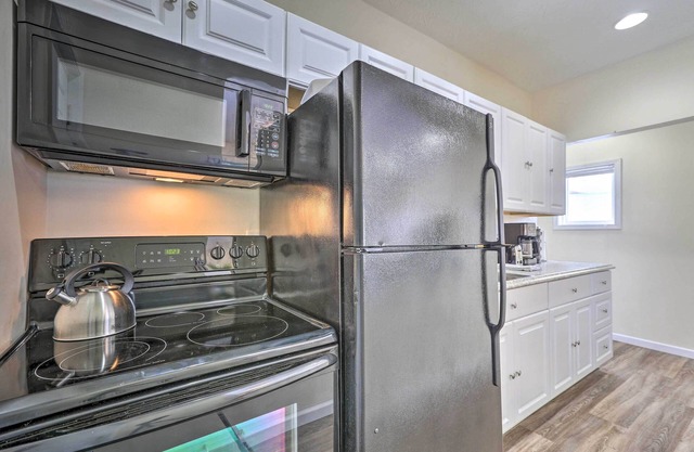 NEW! Charming Ludlow Retreat < 4 Mi to Dtwn Cincy!