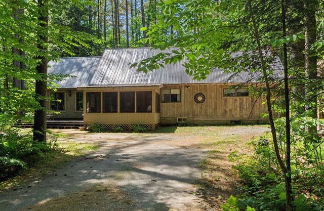 Charming Maine Cabin with Access to Shared Sandy Beach on Highland Lake!