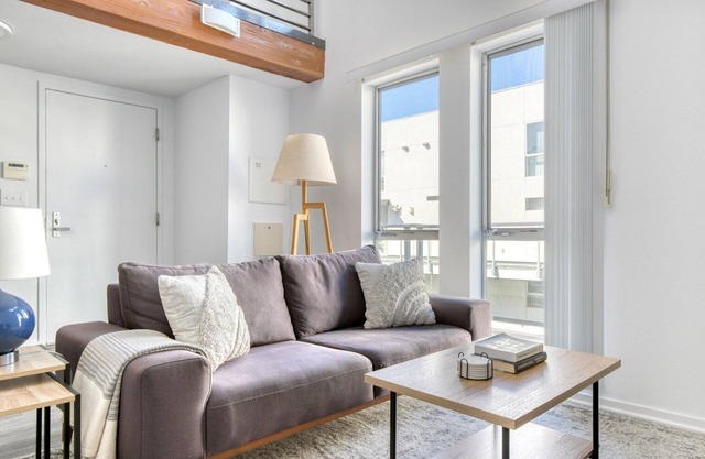 Charming Marina Del Rey 1BR w/ Gym & Pool, nr Marina Fwy, by Blueground