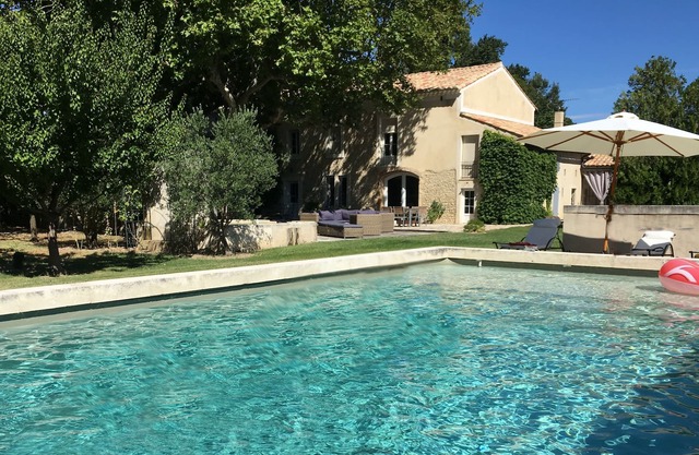 Mas de Charme en Provence, Grande Piscine Chauffée, Jardin et Cour ombragée