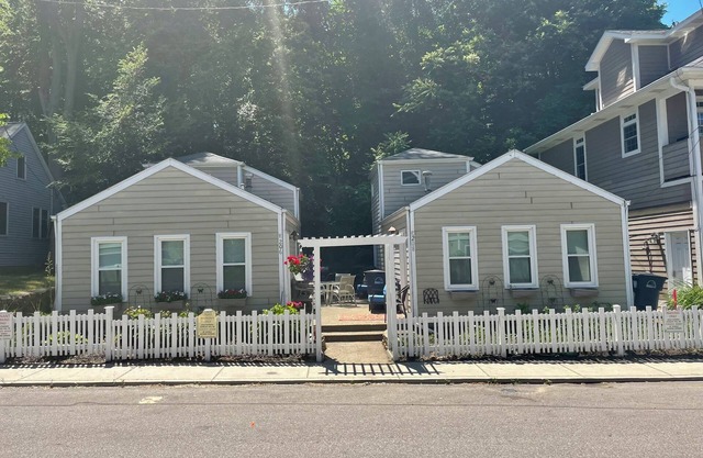Charming Michigan City Cottage