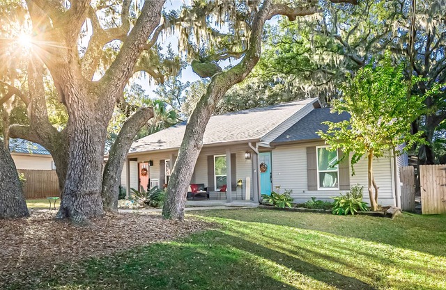 Charming MidCentury Modern Retreat