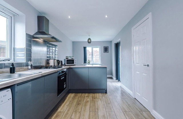 Charming Modern 3BR House in Failsworth with FREE Parking