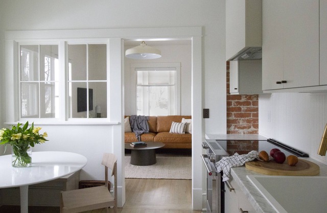 Charming Modern Cottage - Close to everything!