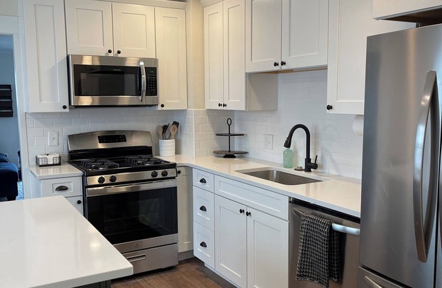 Charming Modern Midtown in Vibrant area!