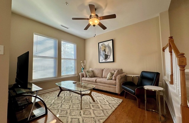 Charming Modern Townhouse - Chapel Hill