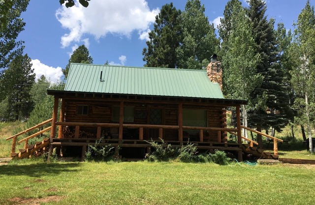Chalet de montagne rustique. Près de Zion & Bryce Canyon. Wi-Fi est disponible.