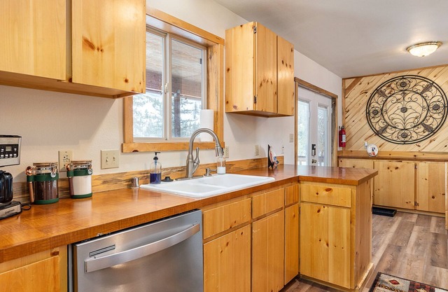 CLAUD'S CABIN - On The Yankee Fork - STANLEY IDAHO USA