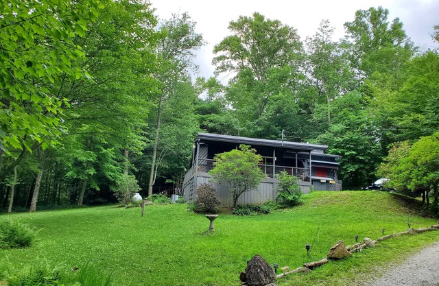 Charming Mountain Cottage close to Cashiers, Highlands and Lake Glenville, NC
