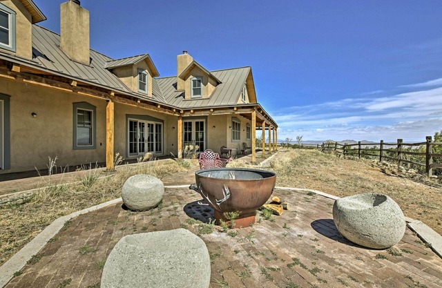 Epic Mountain Estate w / Views - Au sud de Santa Fe!