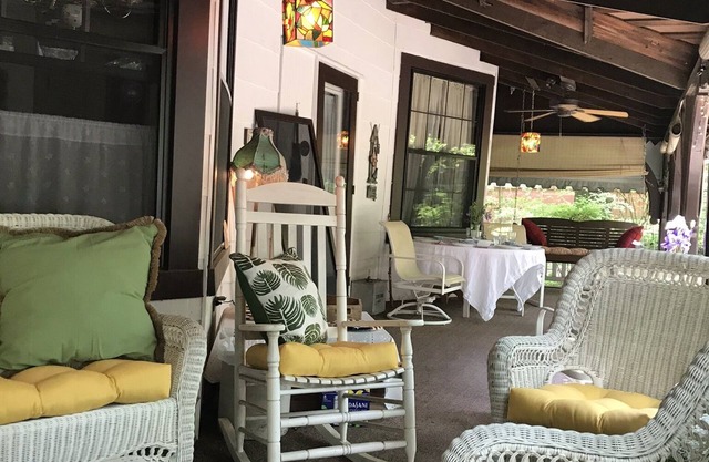 Charmant chalet Mt Gretna niché dans une communauté d'art calme remplie de théâtre musical et de dîners tranquilles sur le porche