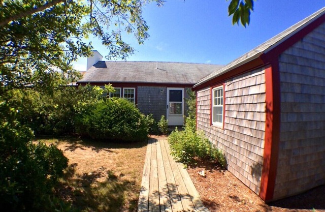Charming Nantucket Beach Cottage w/ Private Beach Access