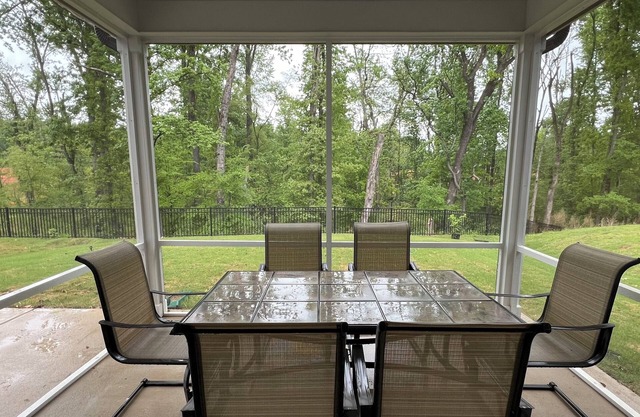 Charming new 3-bedroom house in delightful Raleigh W weekly & monthly discounts
