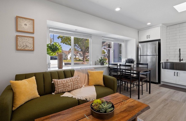 Charming, Newly Built, 1bd 1ba guesthouse, Sleeps 3, EV Charge, Close to Disney
