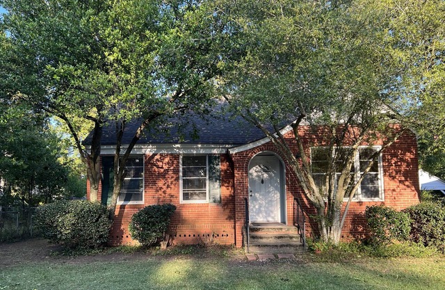 Charming Oak Forest Cozy Retreat