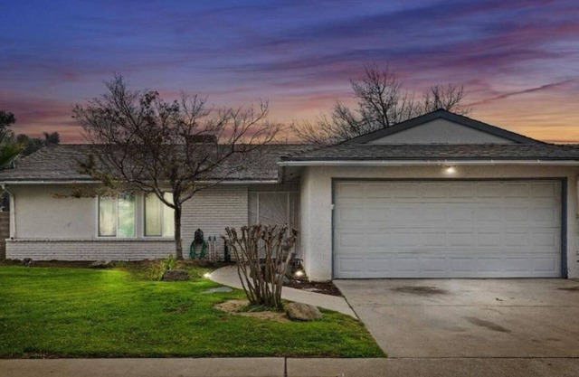 Charming Oasis in Clovis: Your Dream Home Awaits!