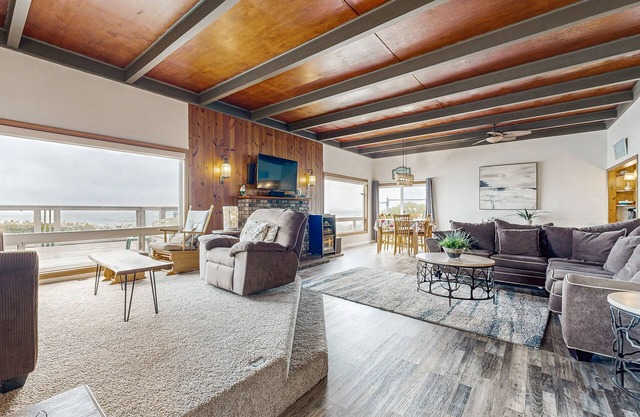 Charmante maison en bord de mer avec bain à remous, vue imprenable et chambre pour tout le monde