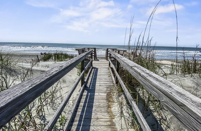 Charming Oceanfront Escape: Private Boardwalk, Sun Porch, Beach Gear