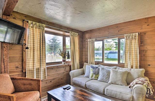 Charming Old Forge Home - Walk to Town & River!