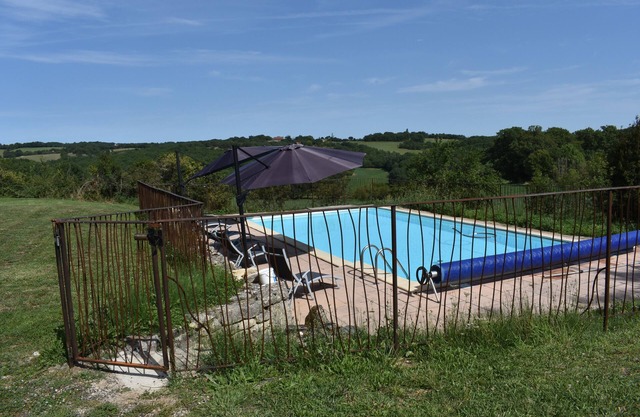 Corps de ferme avec dépendance, piscine chauffée, propriété isolée, parc naturel