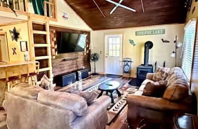 Charming Ossipee Cottage + bonus sleeping loft! WIFI, Netflix, AC, Firepit