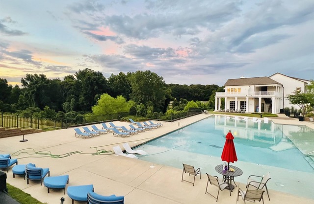 Charming Oxford Retreat with 3 Bedroom Suites!