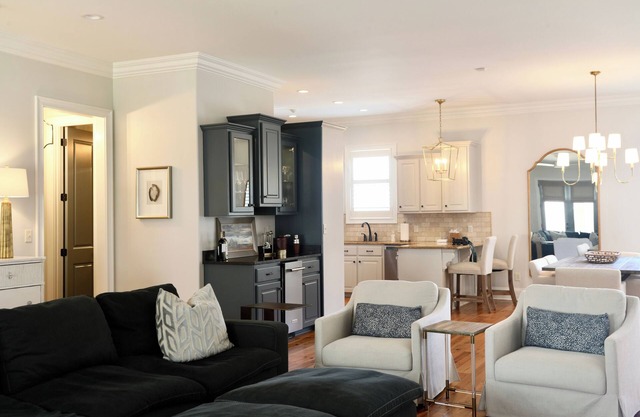 Cute Brick Townhome - Close to Ole Miss and The Square! Sleeps 1-10 - 4 Bedroom