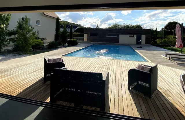 Charmant logement au bord de la piscine, animaux de compagnie acceptés !