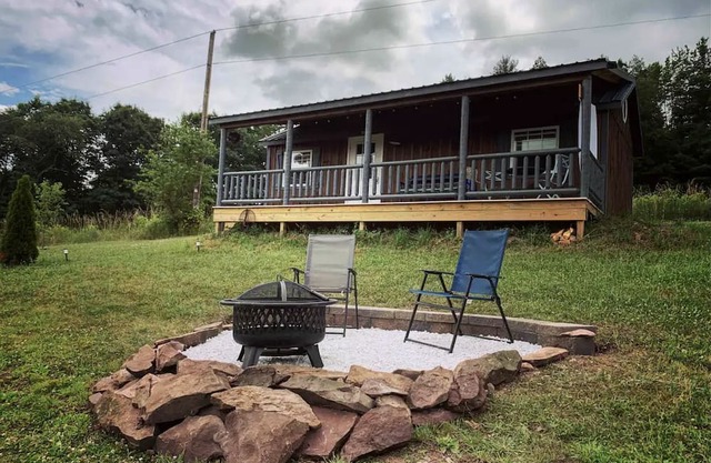 Charming Pet-Friendly Log Cabin Rental for Relaxing Getaways in Ringtown, Pennsylvania