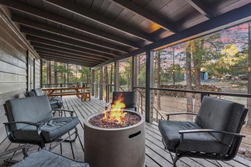 Charming Pines Cabin with Fireplace and BBQ