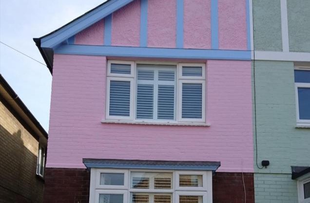 Charming pink house with perfect location