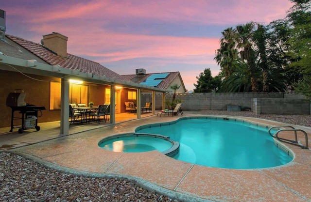 Charming Pool Retreat: 5BR LV Home w/ Pool Table