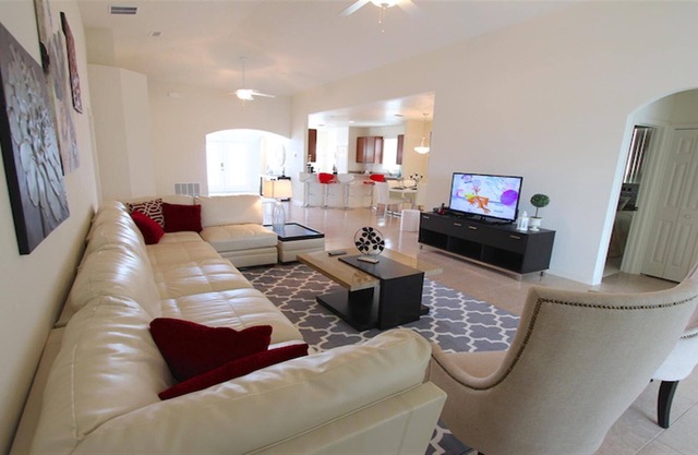 Charming Pool Villa with Games Room- Only 6 Miles to Disney
