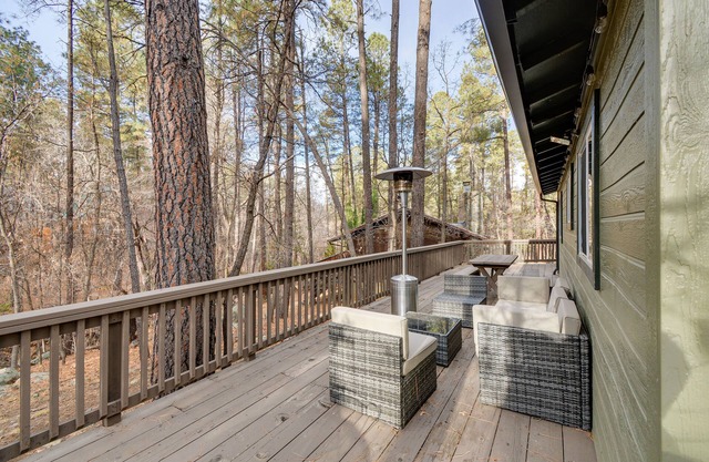 Charming Prescott Cabin: 6 Mi to Downtown!